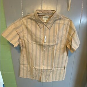 Men’s short sleeve button-down shirt